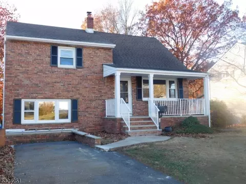 15 Woodmere St, Raritan, NJ 08869