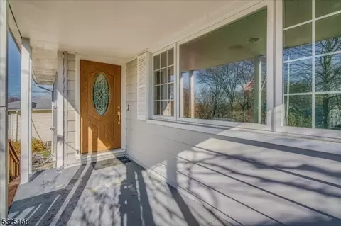 54 Hunters Ln, Sparta, NJ 07871