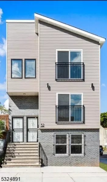 32 N 14th St, East Orange, NJ 07017