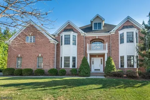 7 Nalesnik Dr, Fairfield, NJ 07004