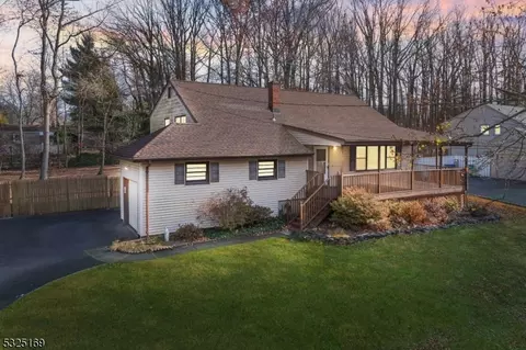 14 Greenwich Rd, Edison, NJ 08820