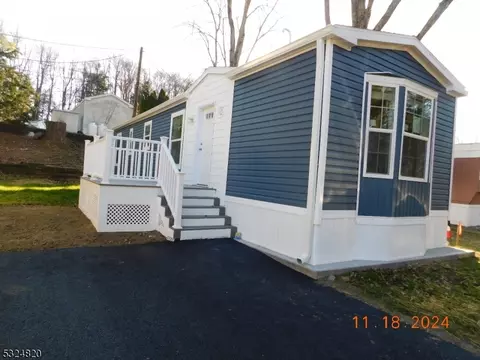 25 Front St, Oxford, NJ 07863