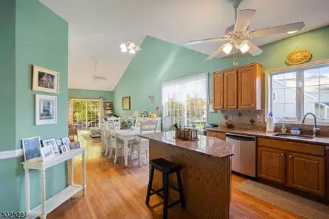 19 Spring Hollow Rd, Wantage, NJ 07461 photo 4
