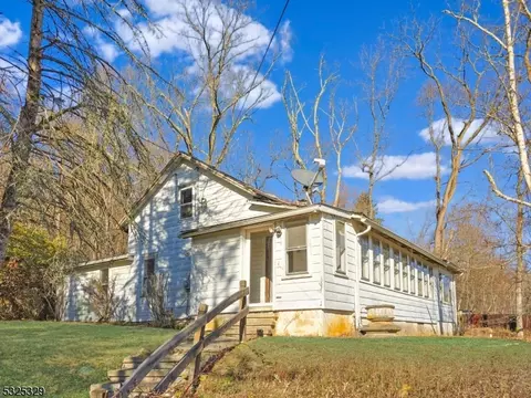 68 Little Philadelphia Rd, Washington, NJ 07882