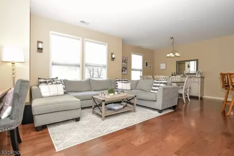 409 River Pl, Butler, NJ 07405