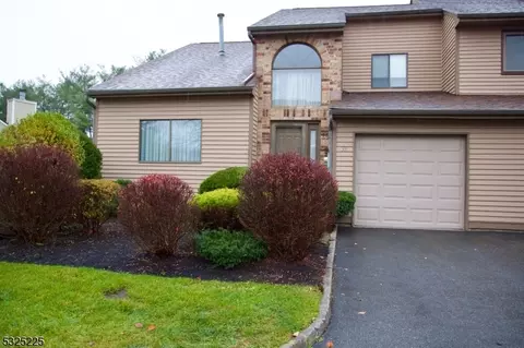 35 Castle Ridge Dr, East Hanover, NJ 07936