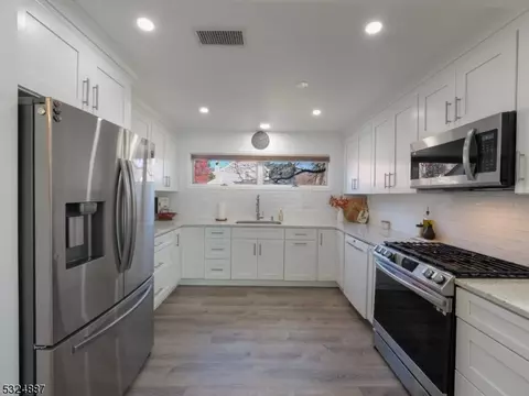 3 Black Briar Ln, Wayne, NJ 07470 photo 10
