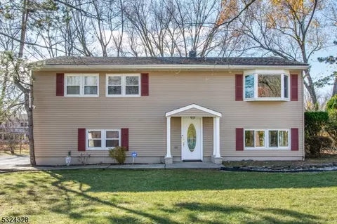 31 Long Acres Rd, Fairfield, NJ 07004