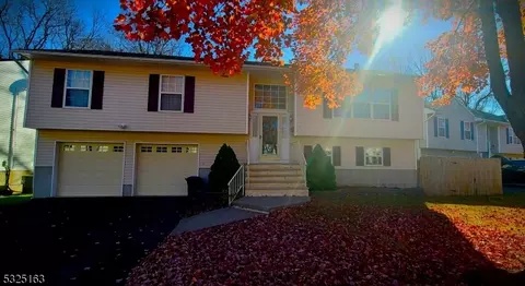 7 Elmwood Ct, Parsippany-troy Hills Twp, NJ 07054