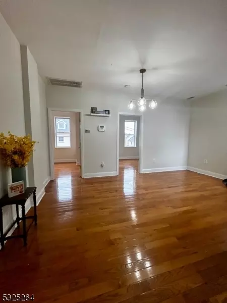 80 Bay St #8, Montclair, NJ 07042