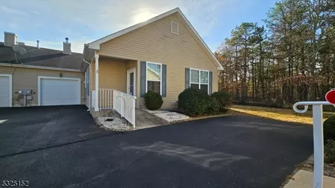 7 Walkabout Ct, Manchester Township, NJ 08759