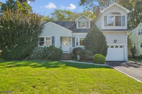 25 Montgomery Rd, Livingston, NJ 07039
