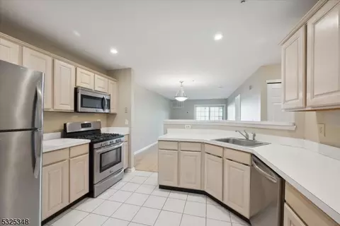 229 Potomac Dr, Basking Ridge, NJ 07920