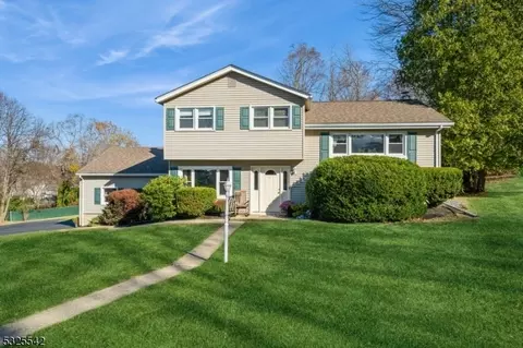 2 Toby Dr, Roxbury Twp, NJ 07876
