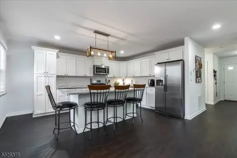 91 Lexington Ln, Wayne, NJ 07470 photo 4