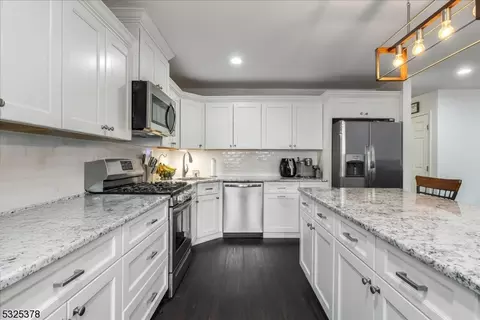 91 Lexington Ln, Wayne, NJ 07470 photo 6
