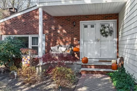 91 Lexington Ln, Wayne, NJ 07470 photo 3