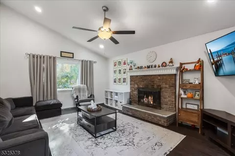 91 Lexington Ln, Wayne, NJ 07470 photo 10