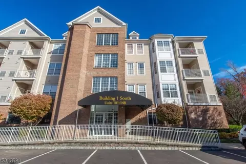 103 Cory Ln #103, Elmwood Park, NJ 07407
