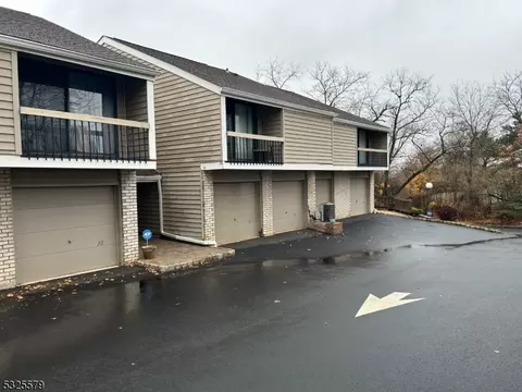 19 Hillside Ct, Clinton, NJ 08809