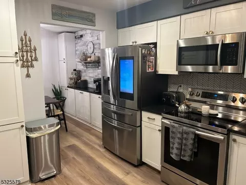 19 Hillside Ct, Clinton, NJ 08809 photo 4