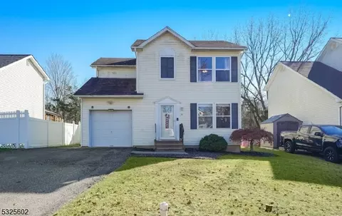 38 Holly Dr, Hamburg, NJ 07419
