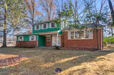 38 Ventnor Dr, Edison, NJ 08820
