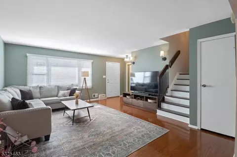 16 Tisbury Ct, Scotch Plains, NJ 07076