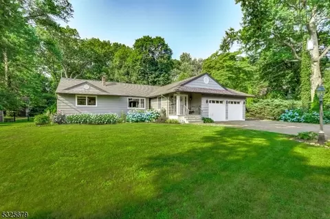 15 Hilton Ave, Midland Park, NJ 07432