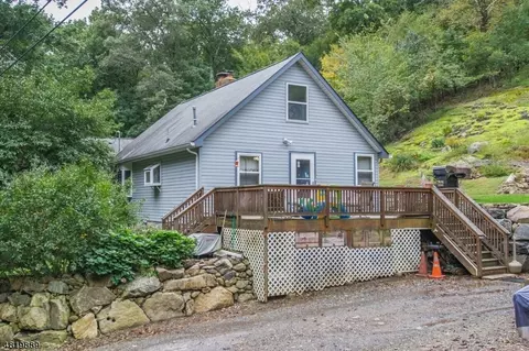 81 Broadway, West Milford, NJ 07480