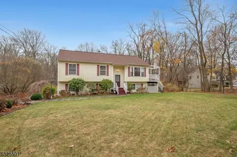 16 Gold Mine Rd, Mount Olive, NJ 07828