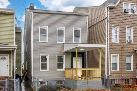 16 N Straight St, Paterson, NJ 07522