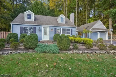49 Dogwood Rd, Morris Plains, NJ 07950