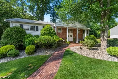 16 Lynwood Rd, Cedar Grove, NJ 07009