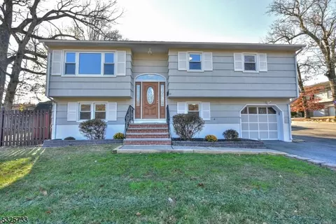 37 Pleasant View Ave, Bloomingdale, NJ 07403