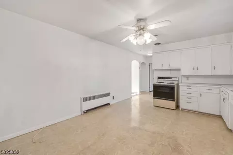 39 Burnside Pl, Wanaque Boro, NJ 07420 photo 10