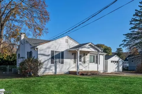 39 Burnside Pl, Wanaque Boro, NJ 07420 photo 2