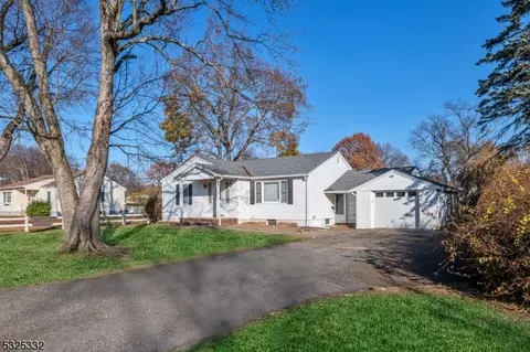 39 Burnside Pl, Wanaque Boro, NJ 07420 photo 3