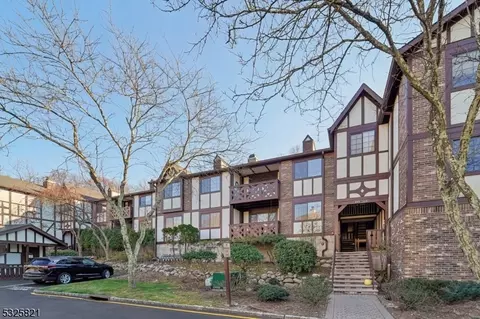 2616 Hemingway Ln #2616, Mahwah, NJ 07430