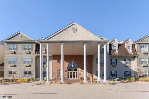 7102 Richmond Rd #7102, West Milford, NJ 07480