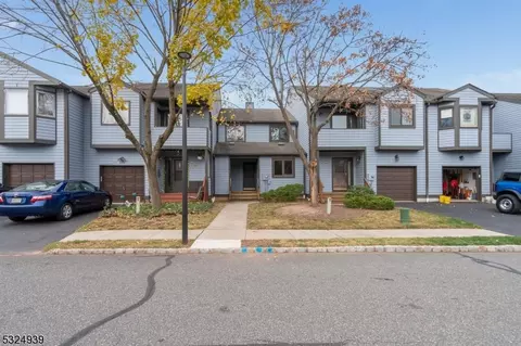 203 Clark Cir, Flemington, NJ 08822