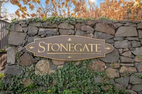 43 Stonegate Dr, Roseland, NJ 07068