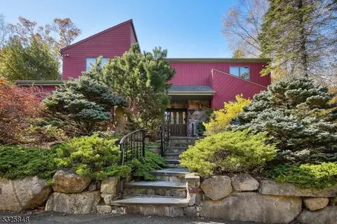17 Gravel Hill Rd, Kinnelon, NJ 07405