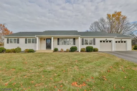 7 Joanna Way, Phillipsburg, NJ 08865