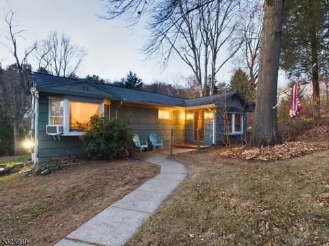 25 Grandview Ln, West Milford, NJ 07480