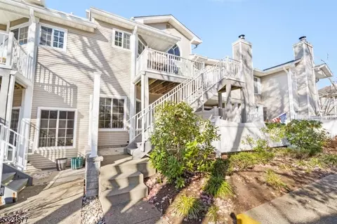 31 Bentley Ct, Bedminster, NJ 07921