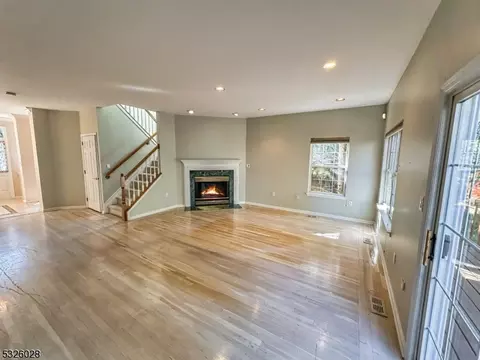 31 Canterbury Way, Wayne, NJ 07470 photo 6
