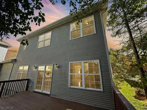 31 Canterbury Way, Wayne, NJ 07470 photo 3