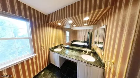 31 Canterbury Way, Wayne, NJ 07470 photo 19