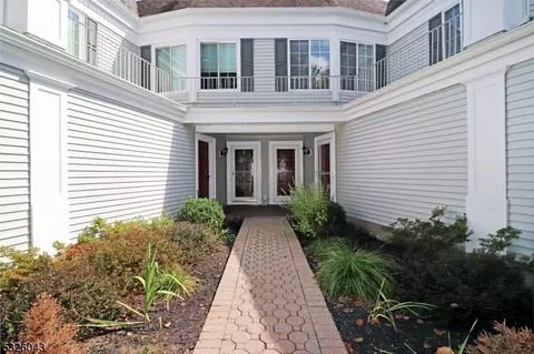 165 Riveredge Dr, Chatham Twp, NJ 07928